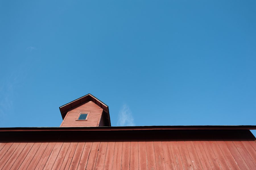 peck farm barn and blue sky – elite photo in batavia, il