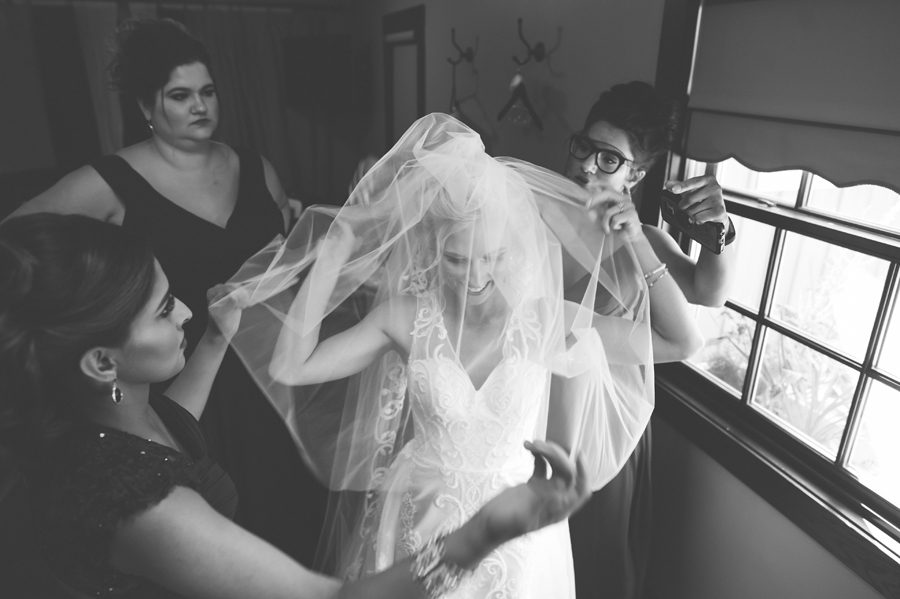 putting on the veil – Rockton, IL – Elite Photo